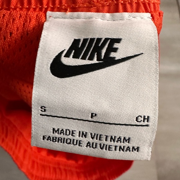 Nike Nylon Shorts Small - Picture 2 of 3